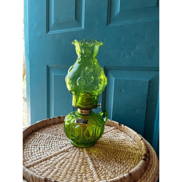 Vintage Heritage L. E. Smith Green Glass Moon and Stars Oil Lamp w/Sticker - Picture 2 of 8
